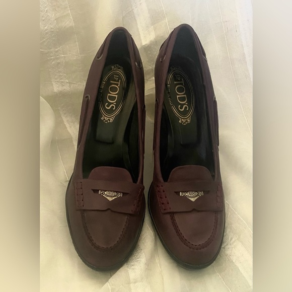 Tod’s Purple Heeled Loafers - Picture 4 of 13